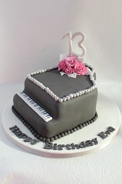 grand piano birthday cake